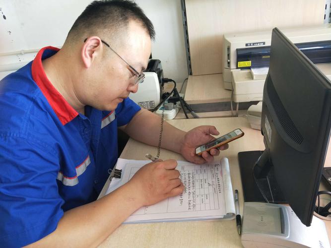 商務(wù)宴請(qǐng)推薦貴州家譜酒好選擇